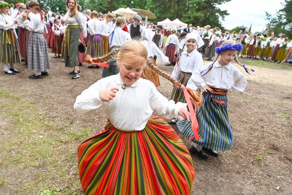 9. jūlijs – piektā svētku diena: folkloras konkursu laureātu koncerts ...