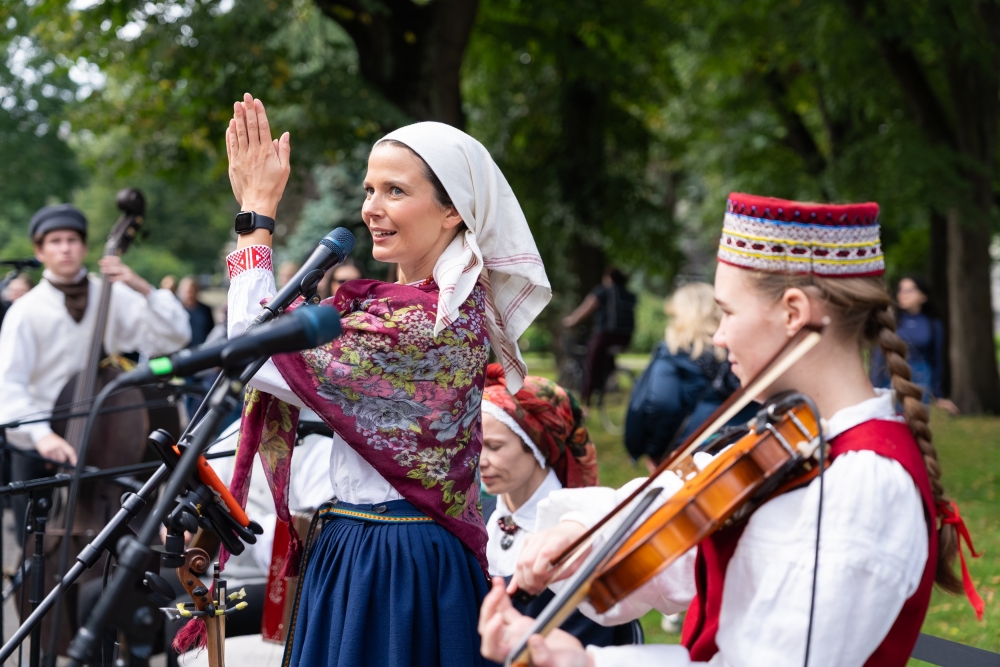 Asnate Rancāne tiešraides laikā ar jestriem dančiem iekustina japāņus ...